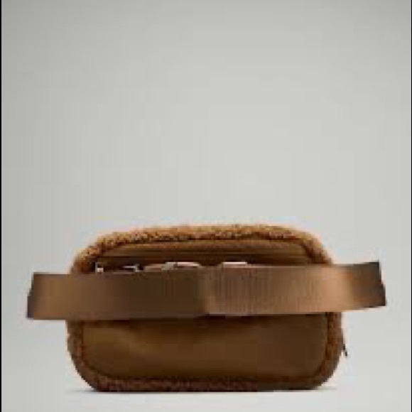 NWT Lululemon Everywhere fleece bag burnt caramel - Picture 2 of 4